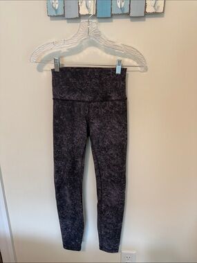 Lululemon Athletica Women’s Wunder Train High-Rise Crop / LavenderBlack / Size 4